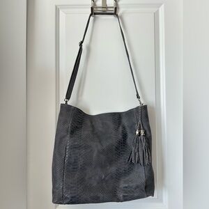 Chic Gray Textured Shoulder Bag